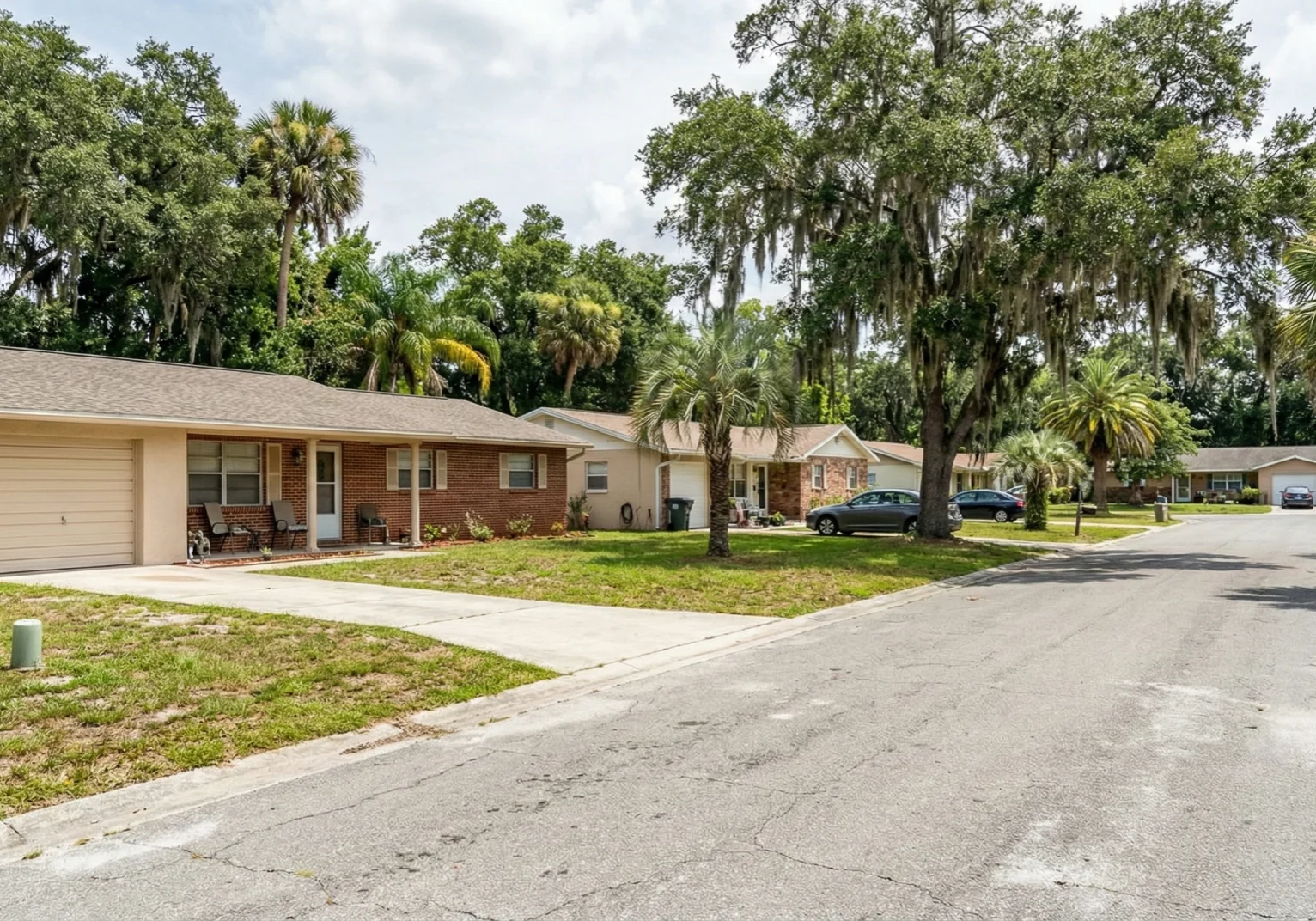 Heritage-Home-Buyers-Brooksville-FL-Suburban-Residential-Street